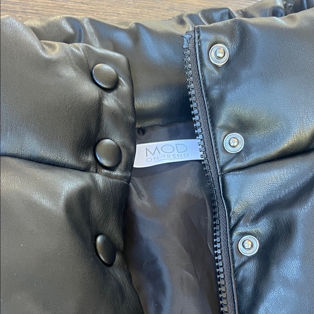 MOD ON TREND Black Puffer Jacket